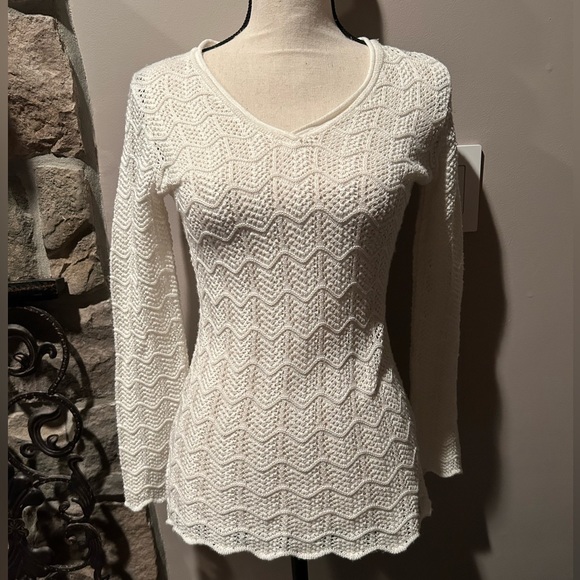 BLong Sleeve V-Neck Sweater with Sparkle - Picture 1 of 4